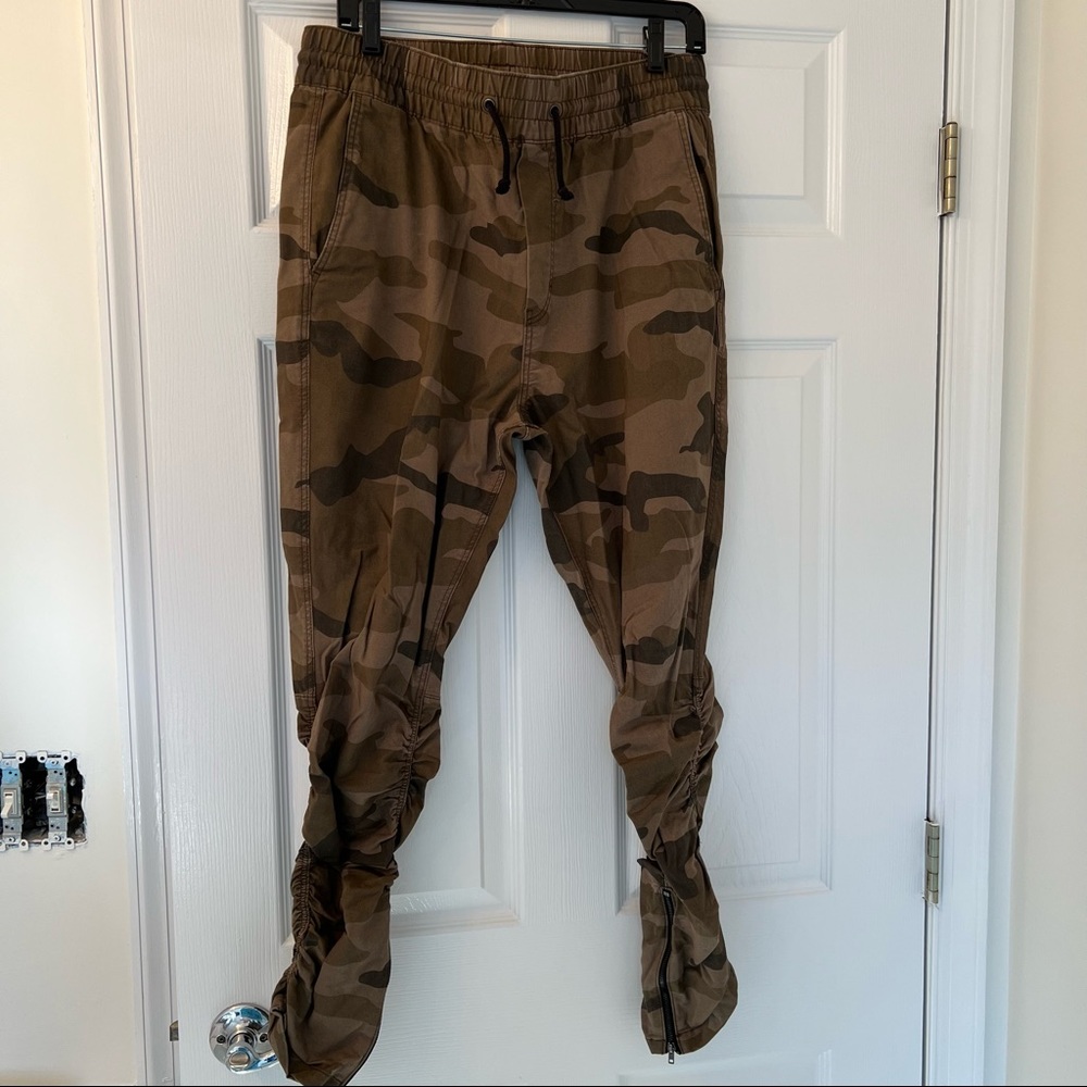 H&M Men’s Camouflage Joggers